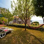 Mare - One Bedroom With Balcony And Sea View 아파트